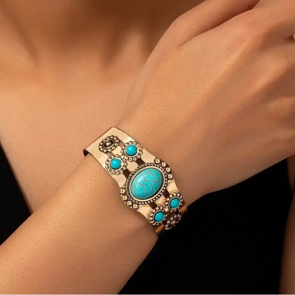 One Irregular Geometric Blue Gemstone Court Light Luxury Bracelet